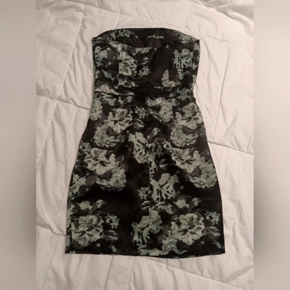 Banana Republic Strapless Dress - Picture 4 of 4